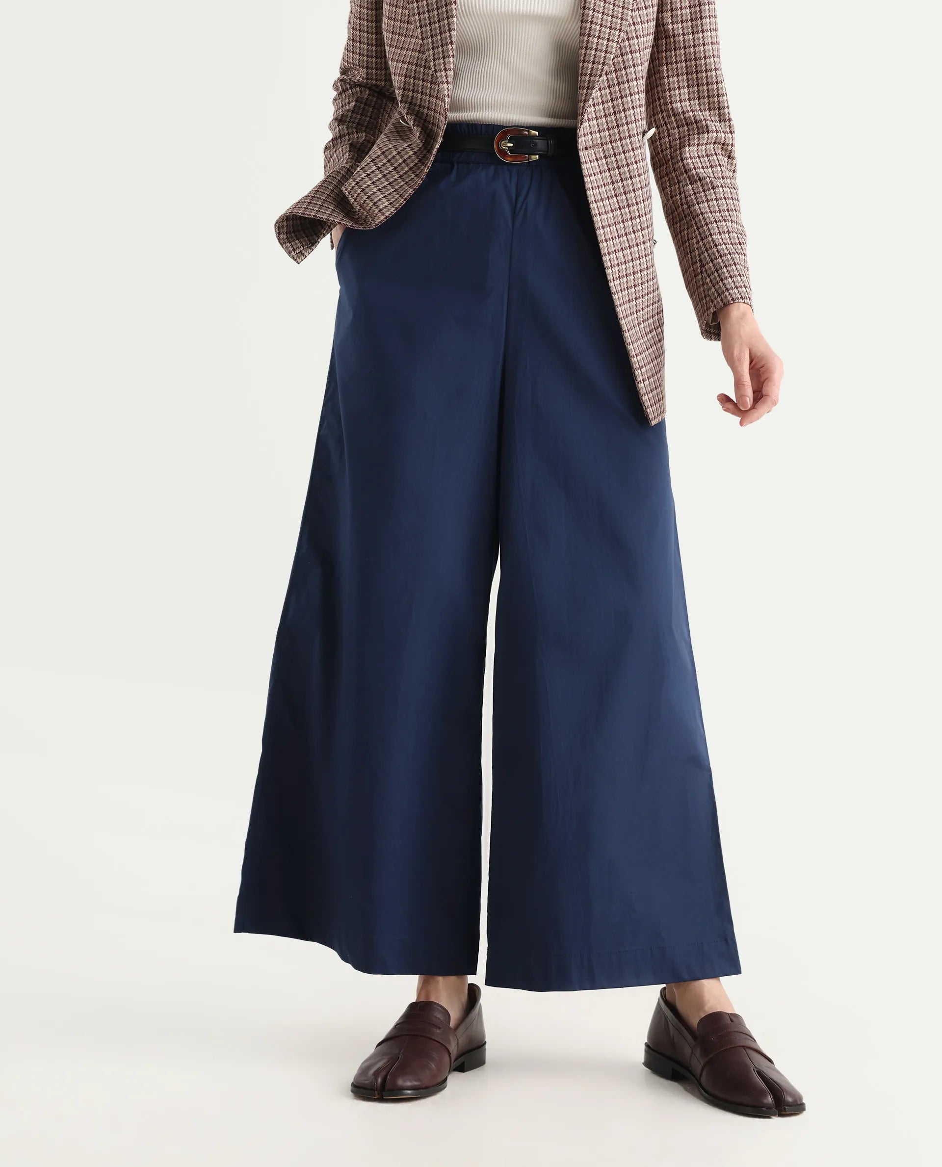 Rareism Women's Kofu Dark Navy Cotton Plain Ankle Length Flared Trouser