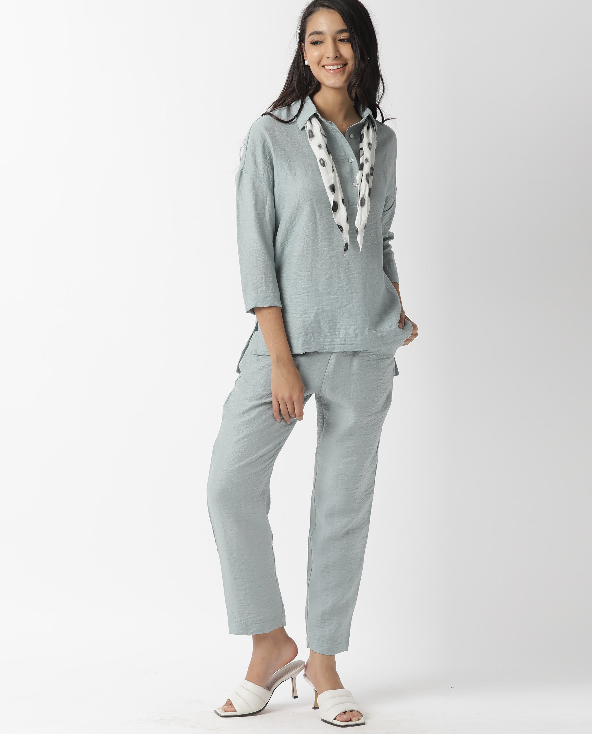 Rareism Women Uno Green Polyester Fabric Tailored Fit Mid Rise Solid Ankle Length Trousers