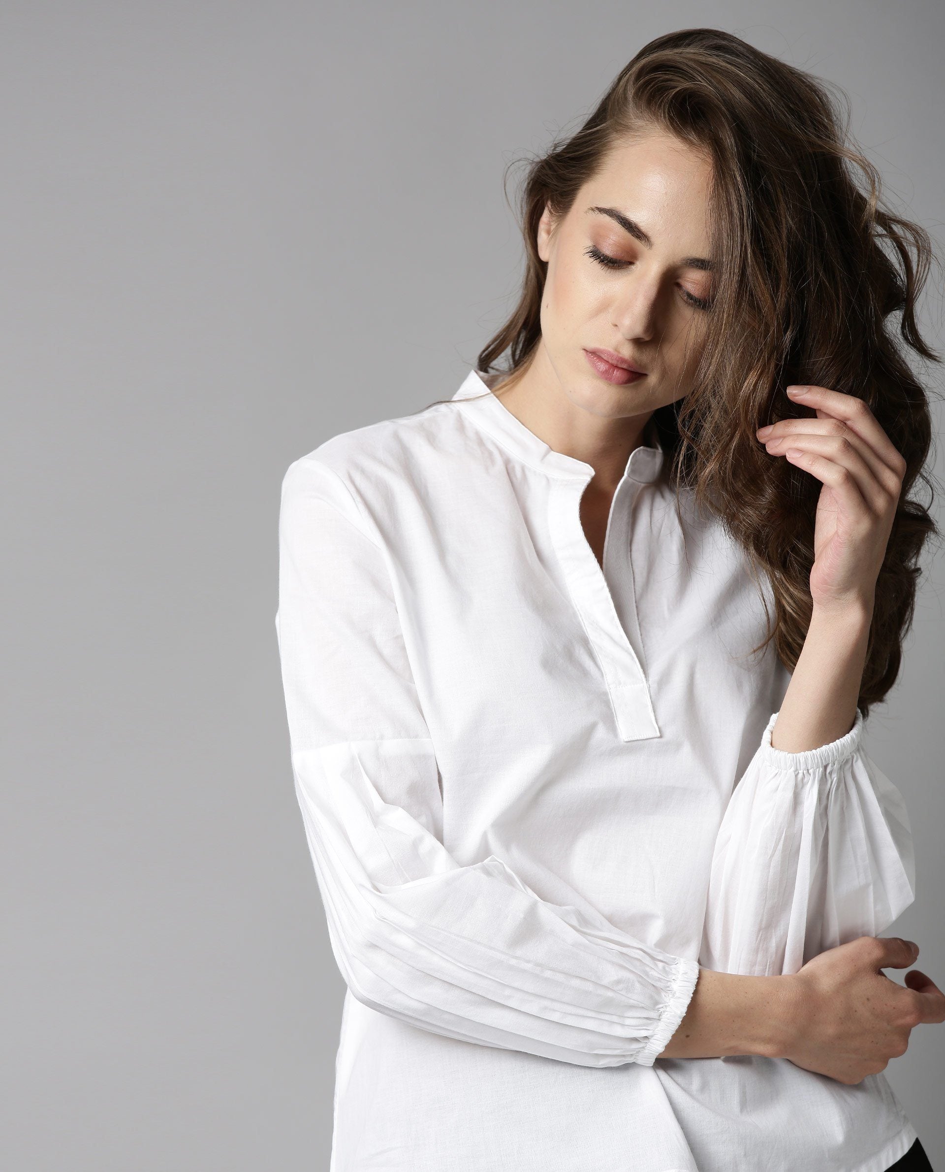 Rareism Women Loui White Cotton Fabric Regular Fit Collarless Full Sleeves Solid Top