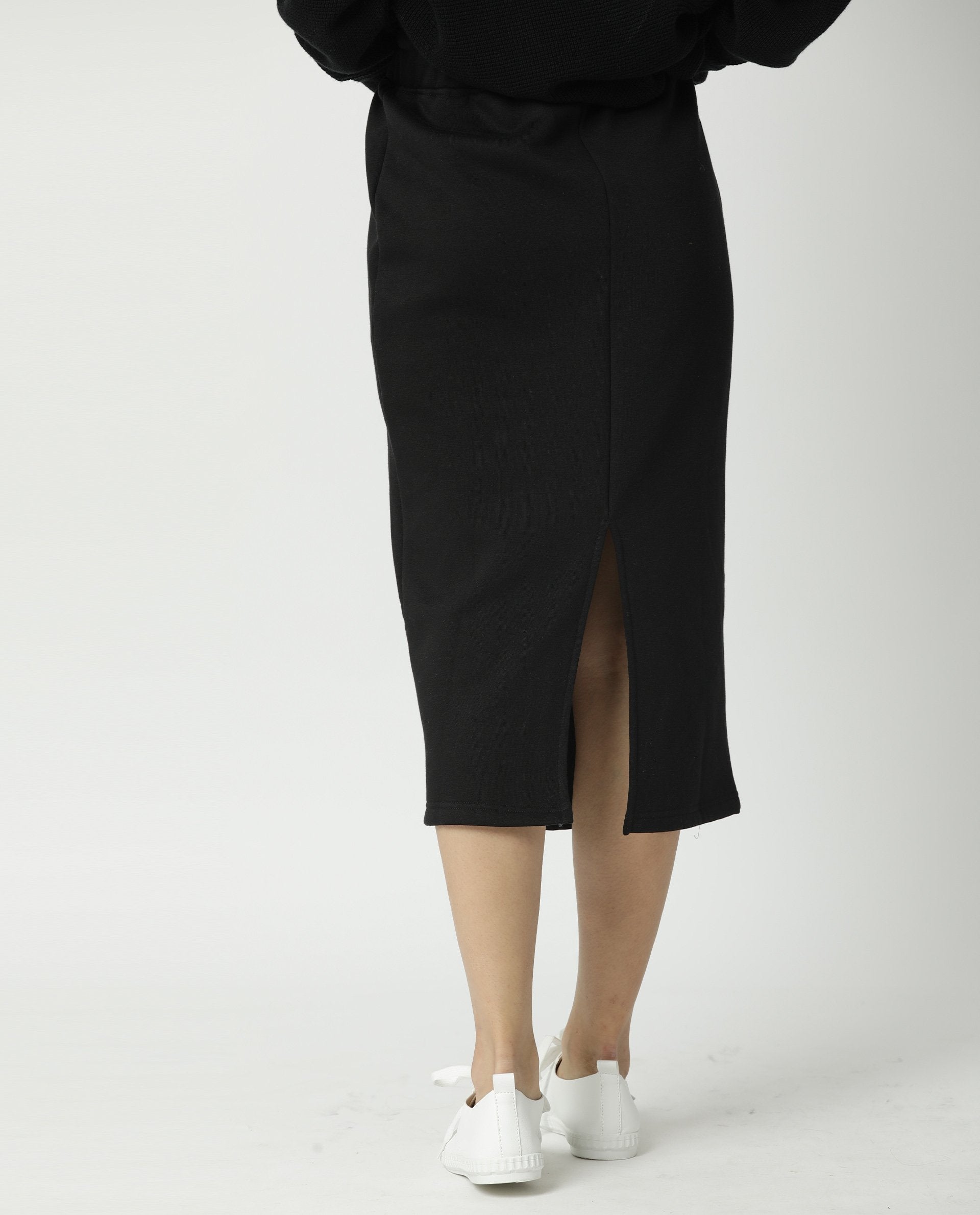 Rareism Women Fudge-1 Black Poly Cotton Fabric Tailored Fit High Rise Solid Midi Skirt