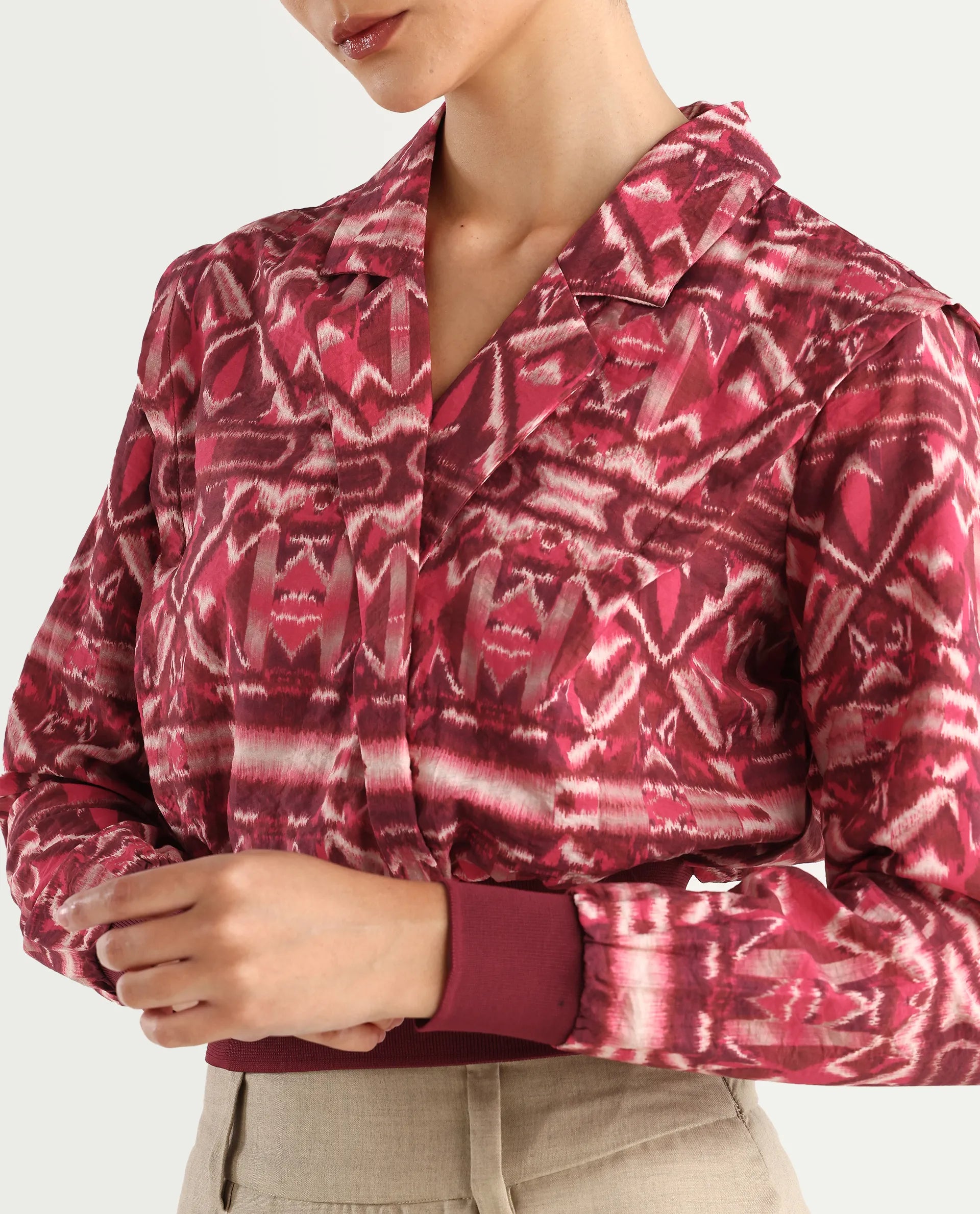 Rareism Women's Mus Multi Nylon Blend V-Neck Abstract Print Cuffed Sleeve Regular Fit Top