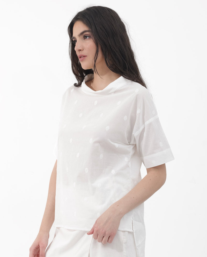 Rareism Women Raviolt White Cotton Fabric Regular Sleeves V-Neck Solid Regular Length Top