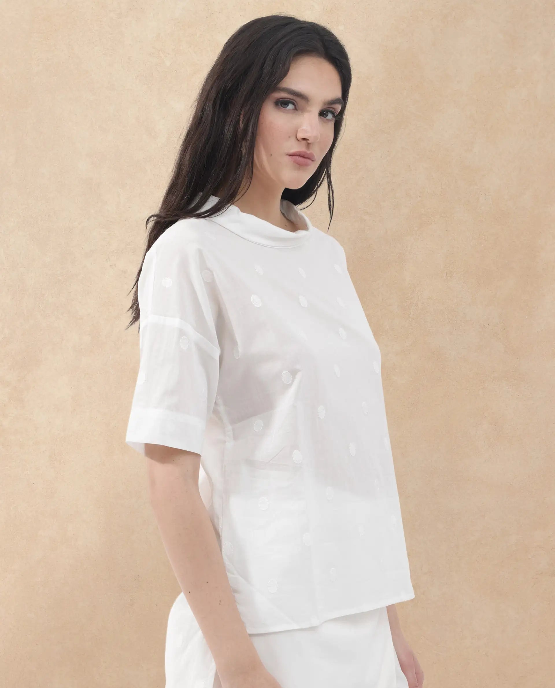 Rareism Women's Raviolt White Cotton Spread Collar Plain Regular Fit Top