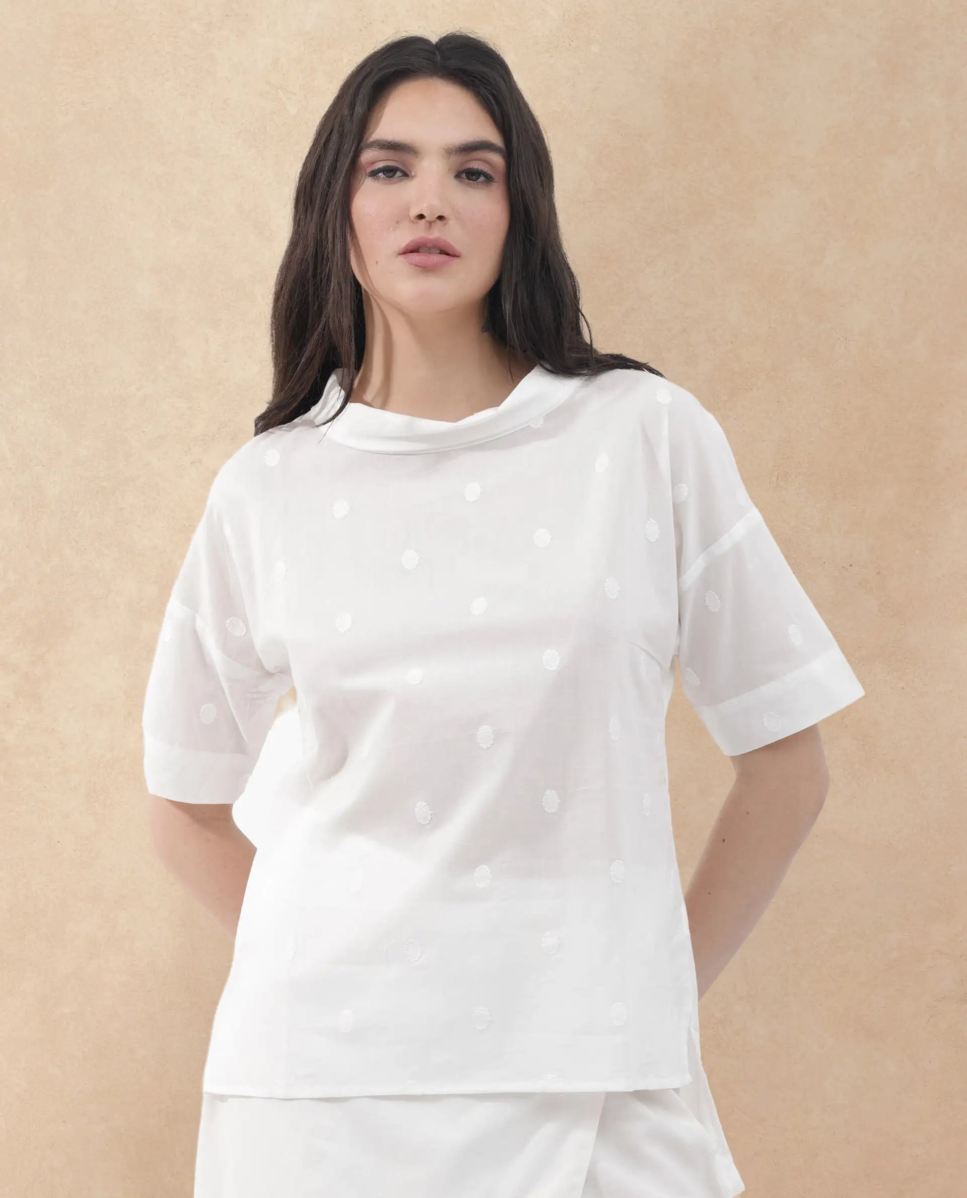Rareism Women's Raviolt White Cotton Spread Collar Plain Regular Fit Top