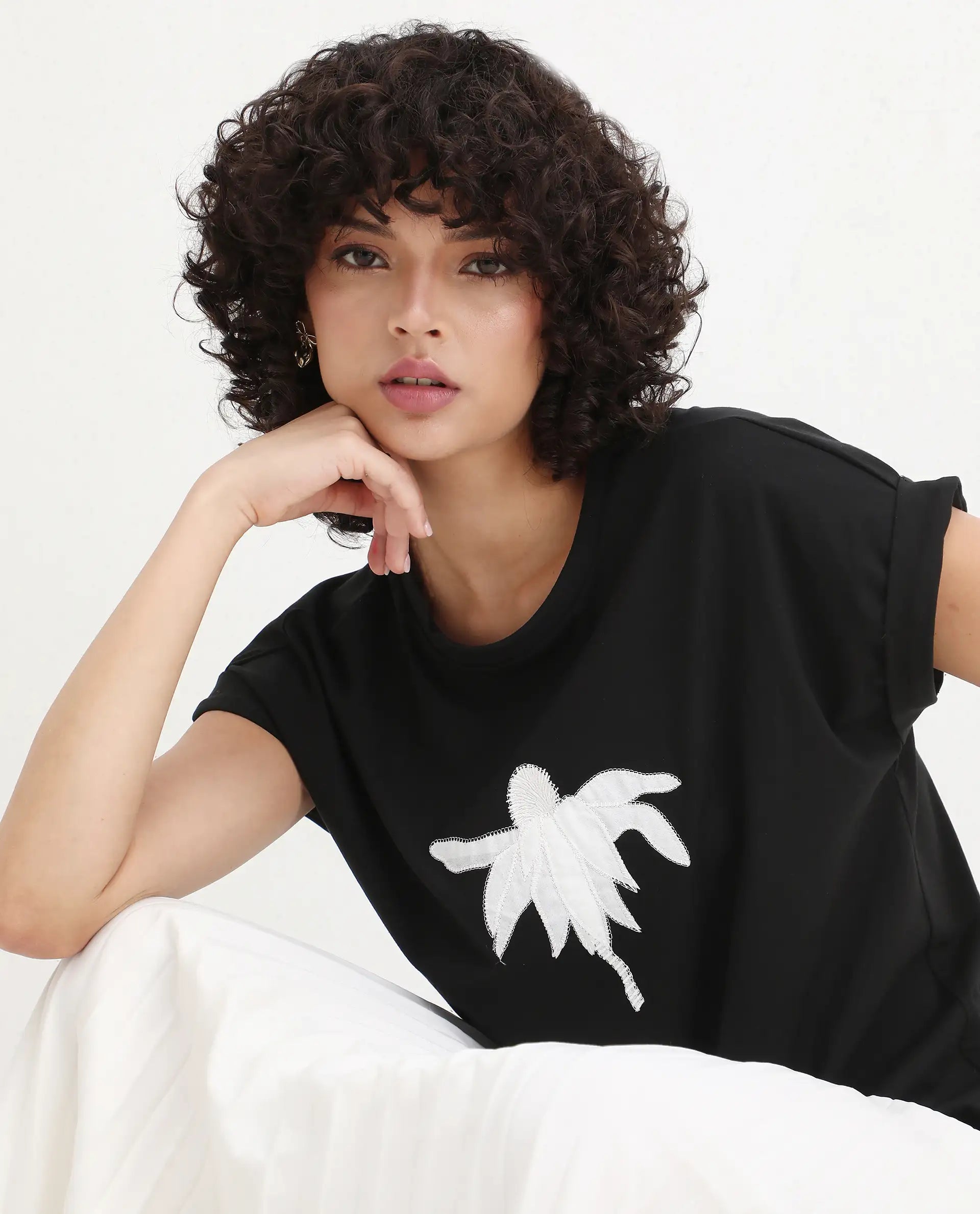 Rareism Women's Roil Black Cotton Blend Crew Neck Relaxed Fit T-Shirt