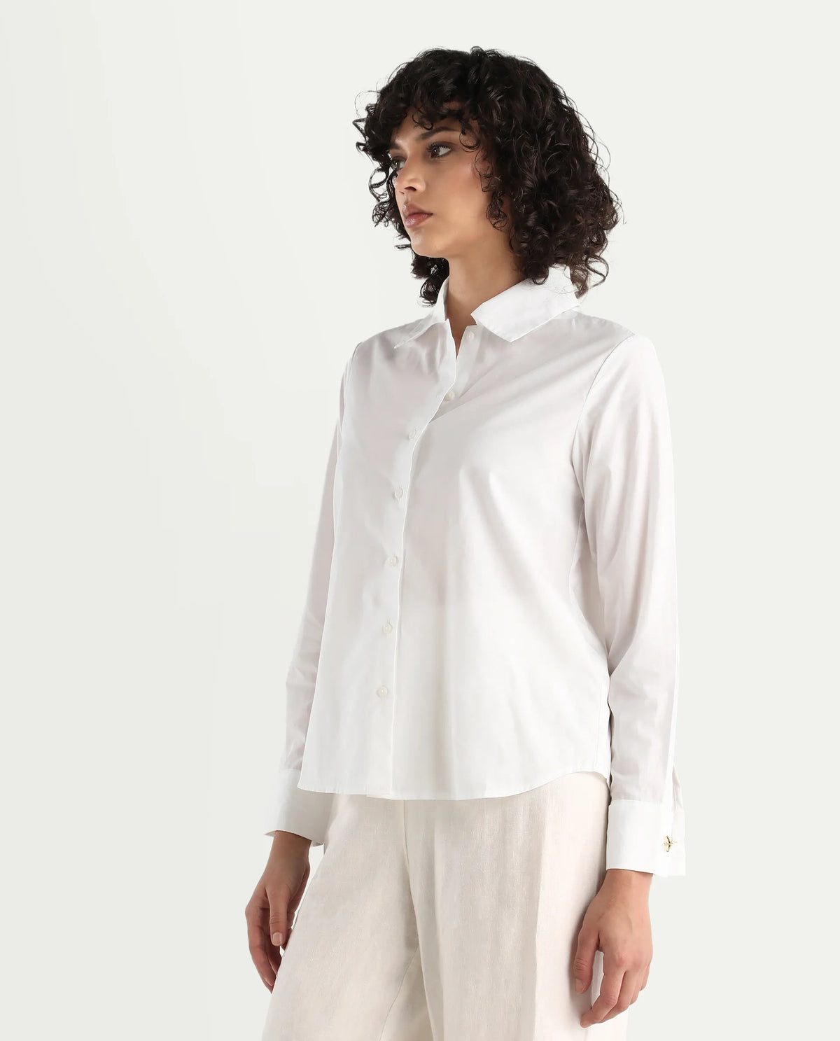 Rareism Women's Ronwio White Cotton Spread Collar Plain Cuffed Sleeve Crop Regular Fit Shirt