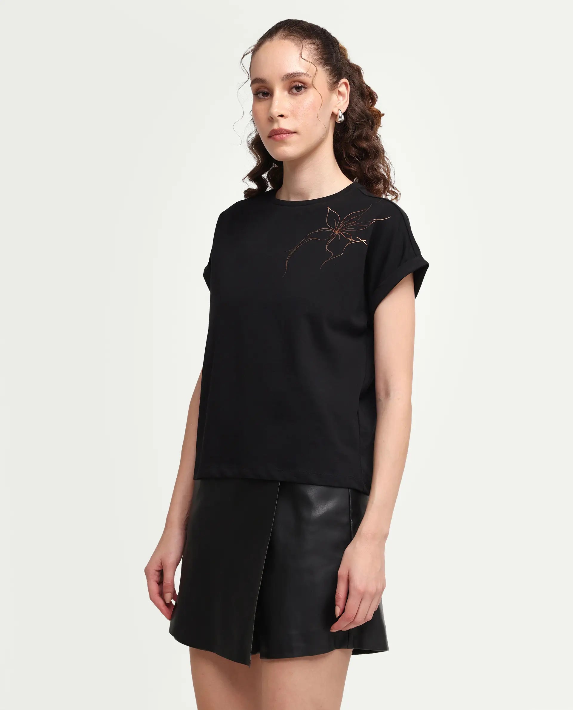 Rareism Women's Zarth Black Cotton Crew Neck Pull-On Relaxed Floral Print T-Shirt