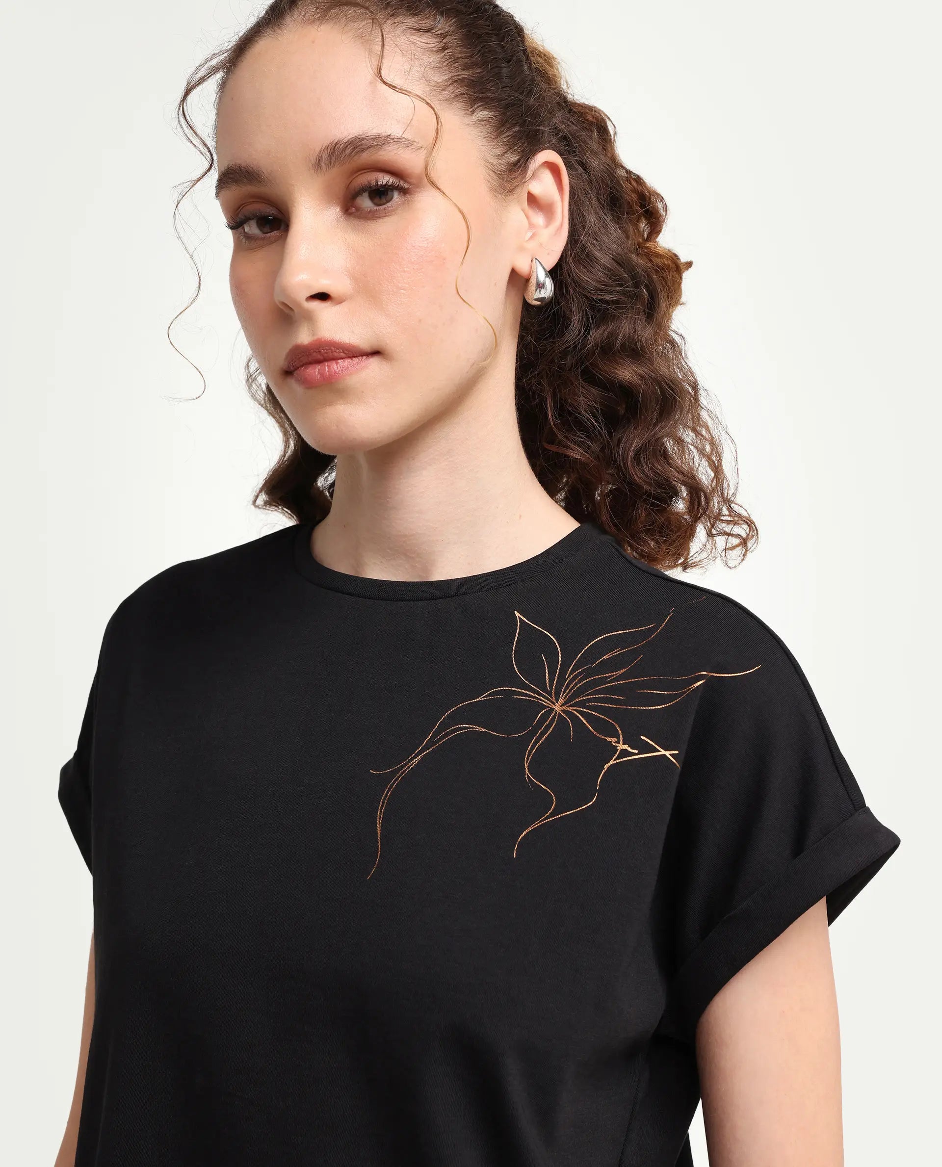 Rareism Women's Zarth Black Cotton Crew Neck Pull-On Relaxed Floral Print T-Shirt