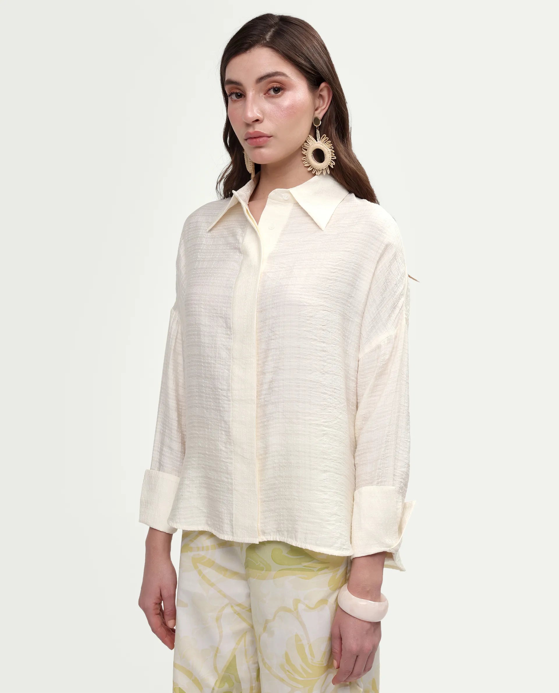 Rareism Women's Diri Off White Viscose Blend Full Sleeve Spread Collar Button Oversized Plain Shirt