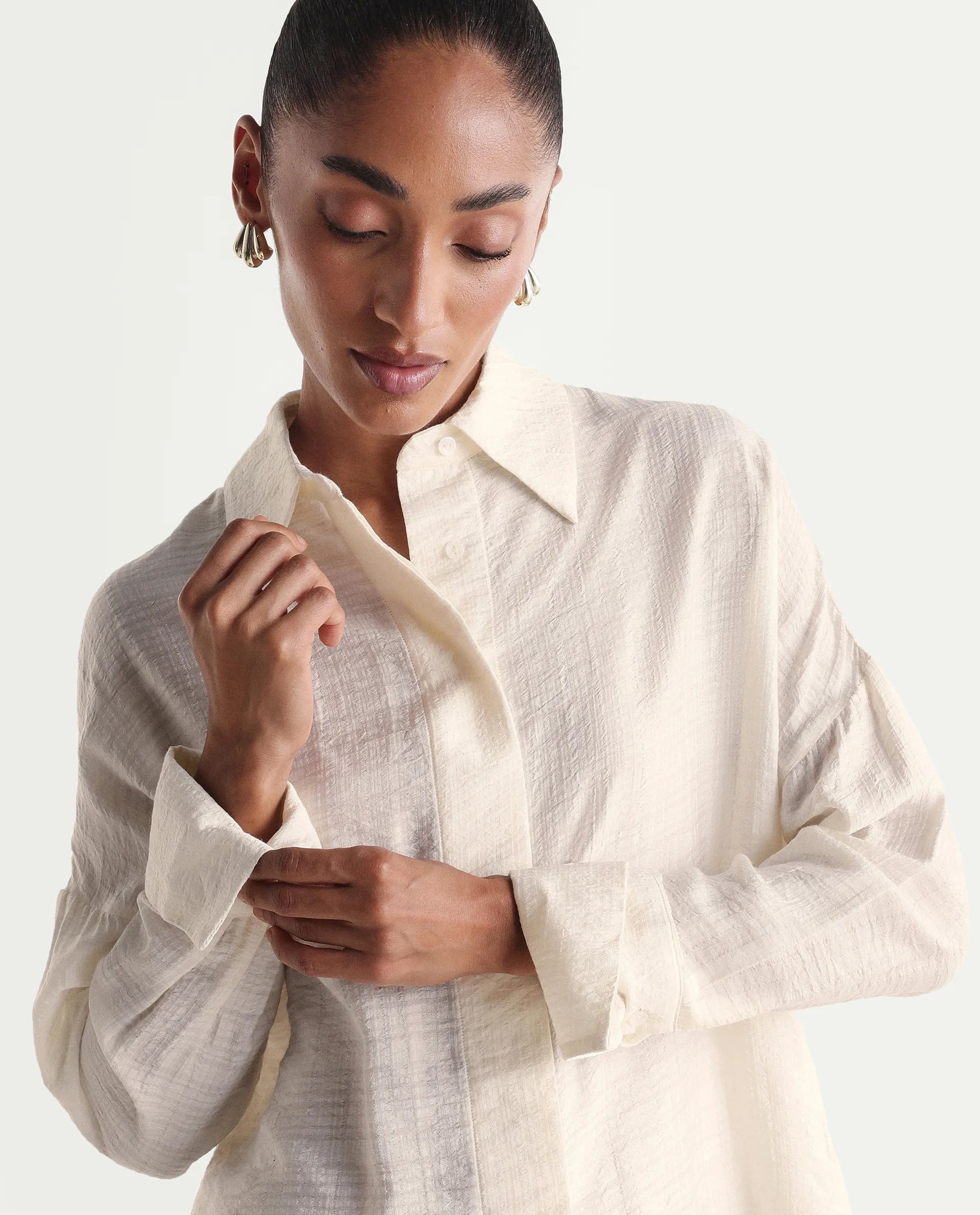 Rareism Women's Diri Off White Viscose Blend Full Sleeve Spread Collar Button Oversized Plain Shirt