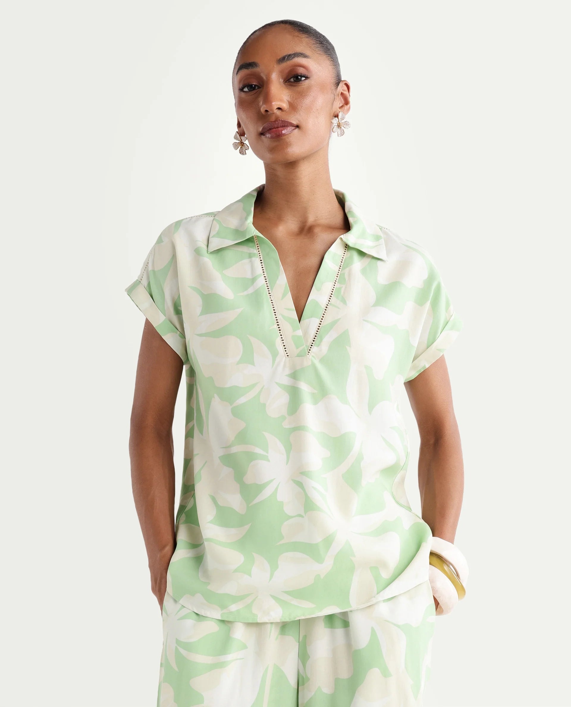 Rareism Women's Vasin-T Light Green Viscose Johnny Collar Boxy Abstract Print Top