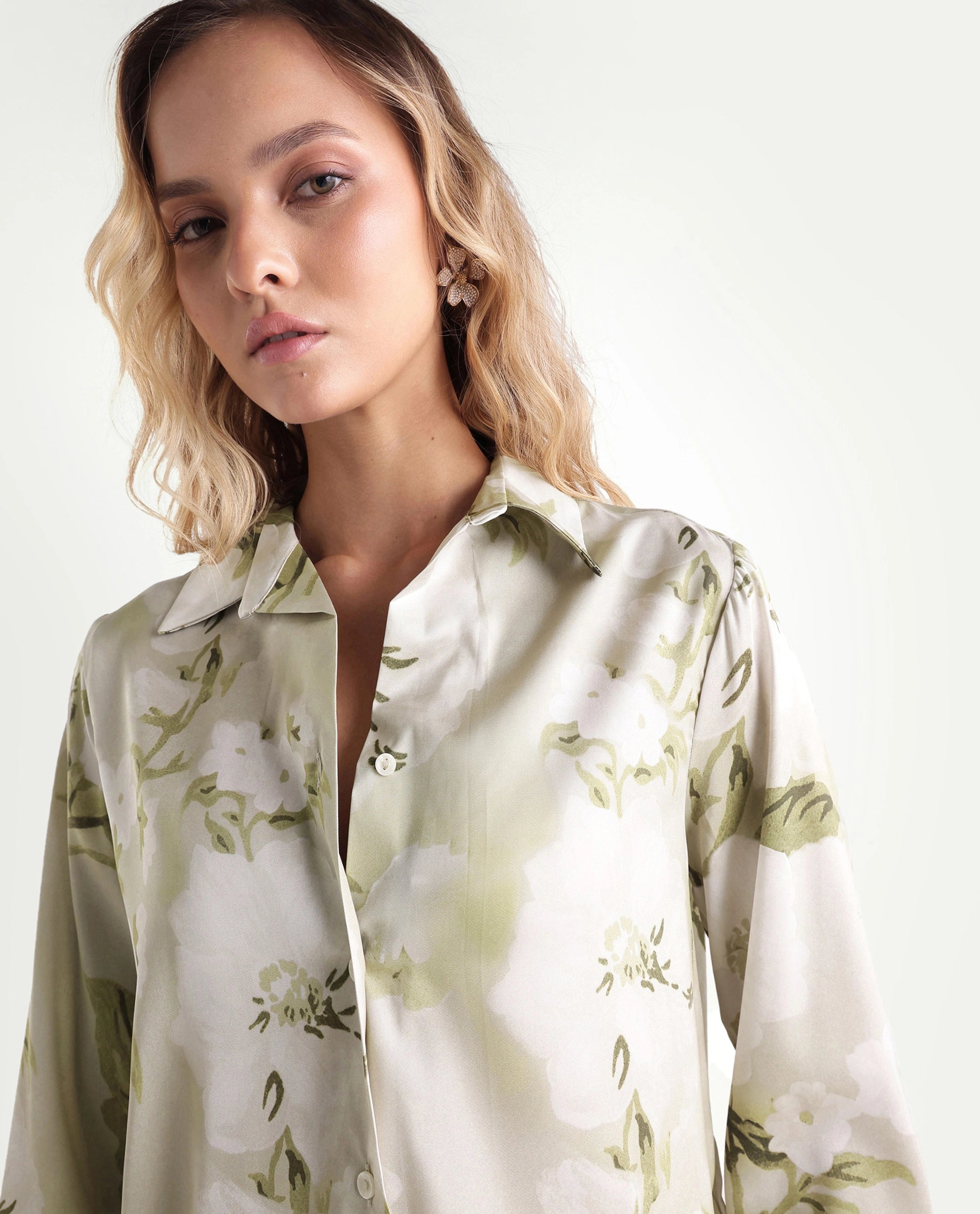 Rareism Women's Satino Light Green Abstract Polyester Regular Long Sleeves Shirt