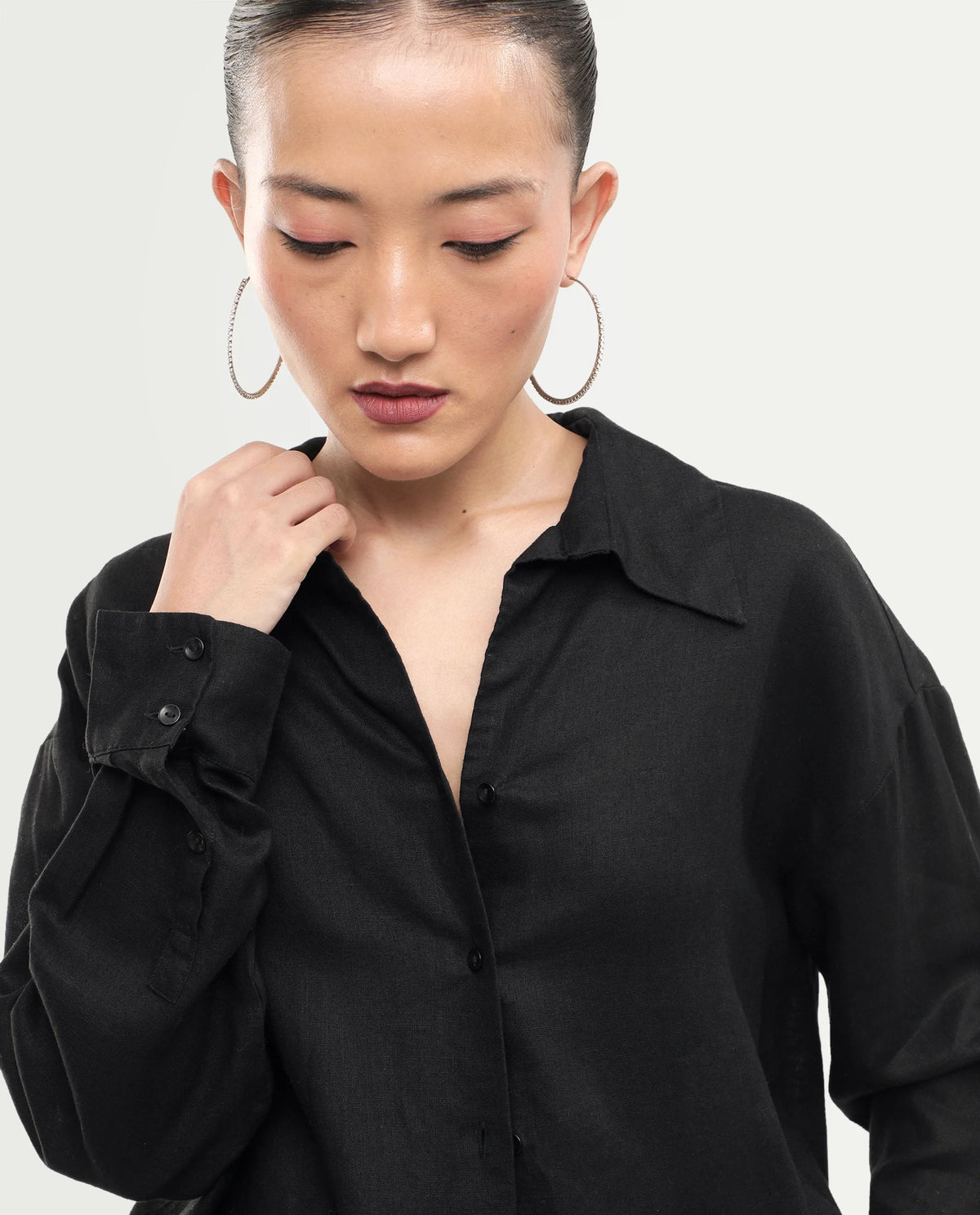 Rareism Women's Uganda Black Linen Spread Collar Regular Plain Shirt