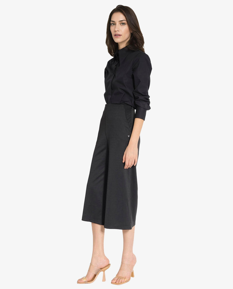 Rareism Women Shoyo Black Polyester Fabric Zip Closure Flared Fit Plain Midi Culottes