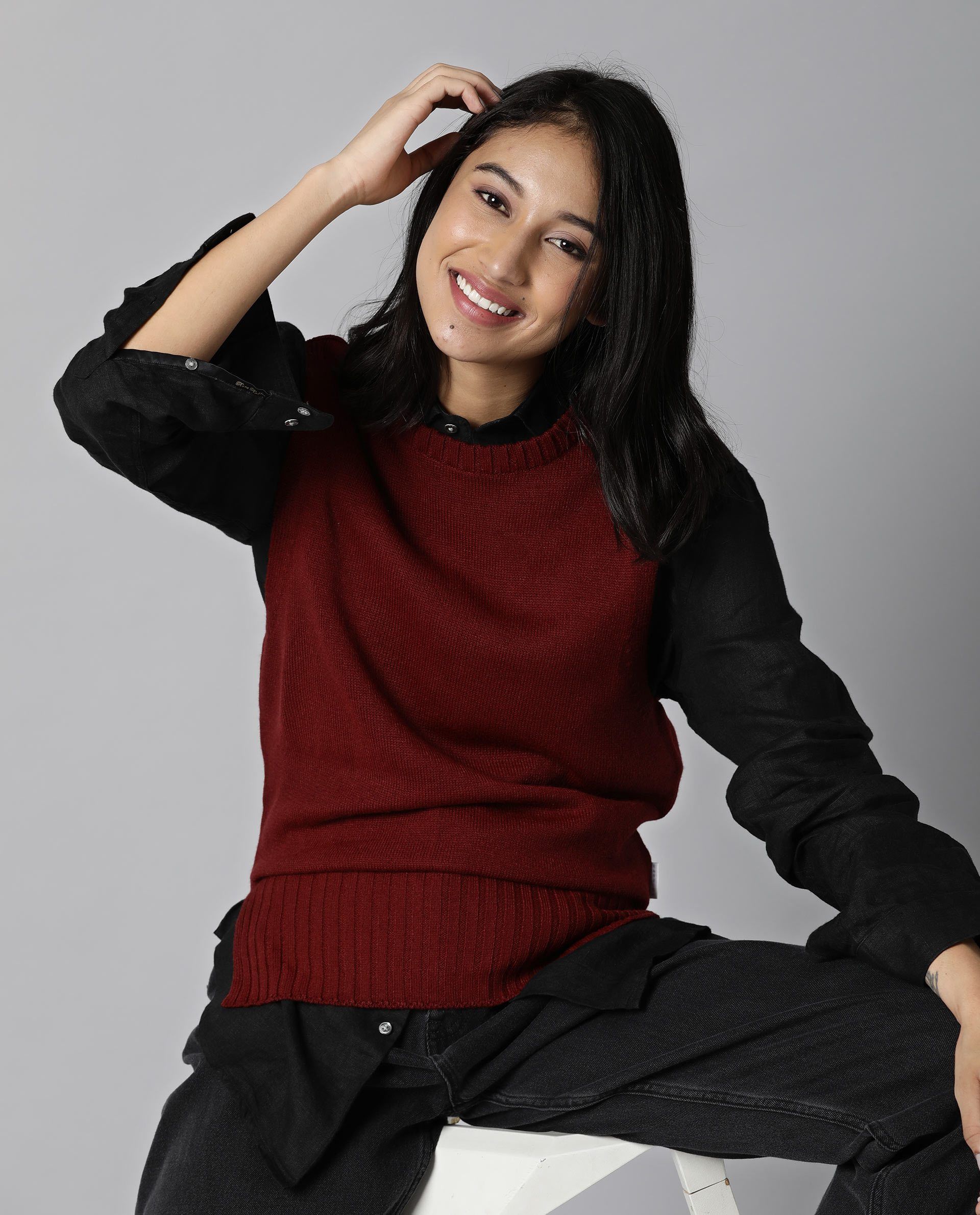 Rareism Women Sleek Red Sweater Sleeveless