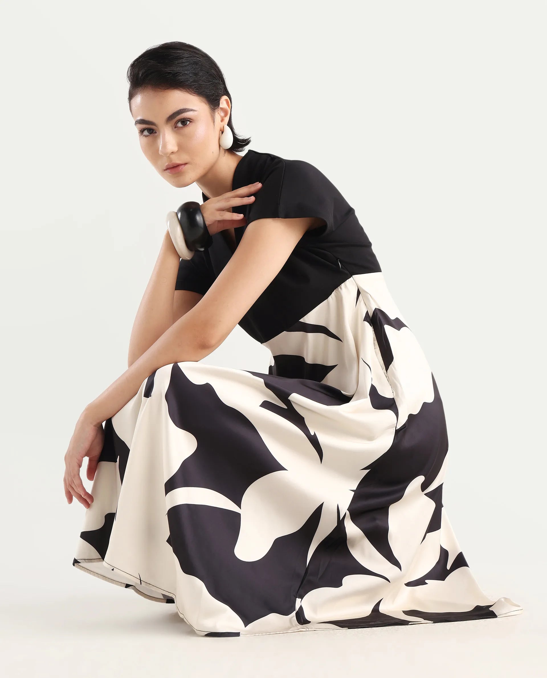 Rareism Women's Sopp White Polyester V-Neck Abstract Print Extended Sleeves Midi Fit And Flare Dress