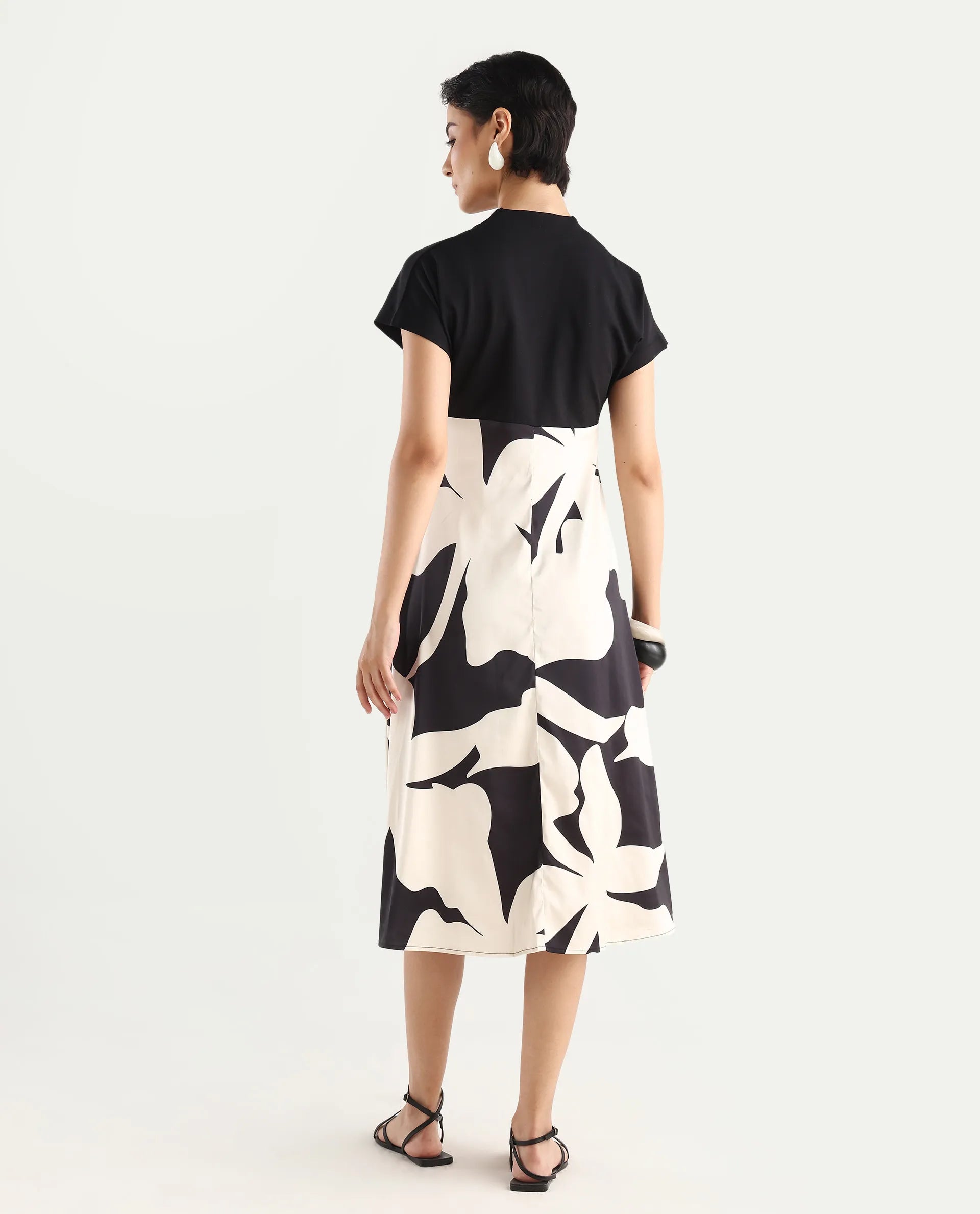Rareism Women's Sopp White Polyester V-Neck Abstract Print Extended Sleeves Midi Fit And Flare Dress