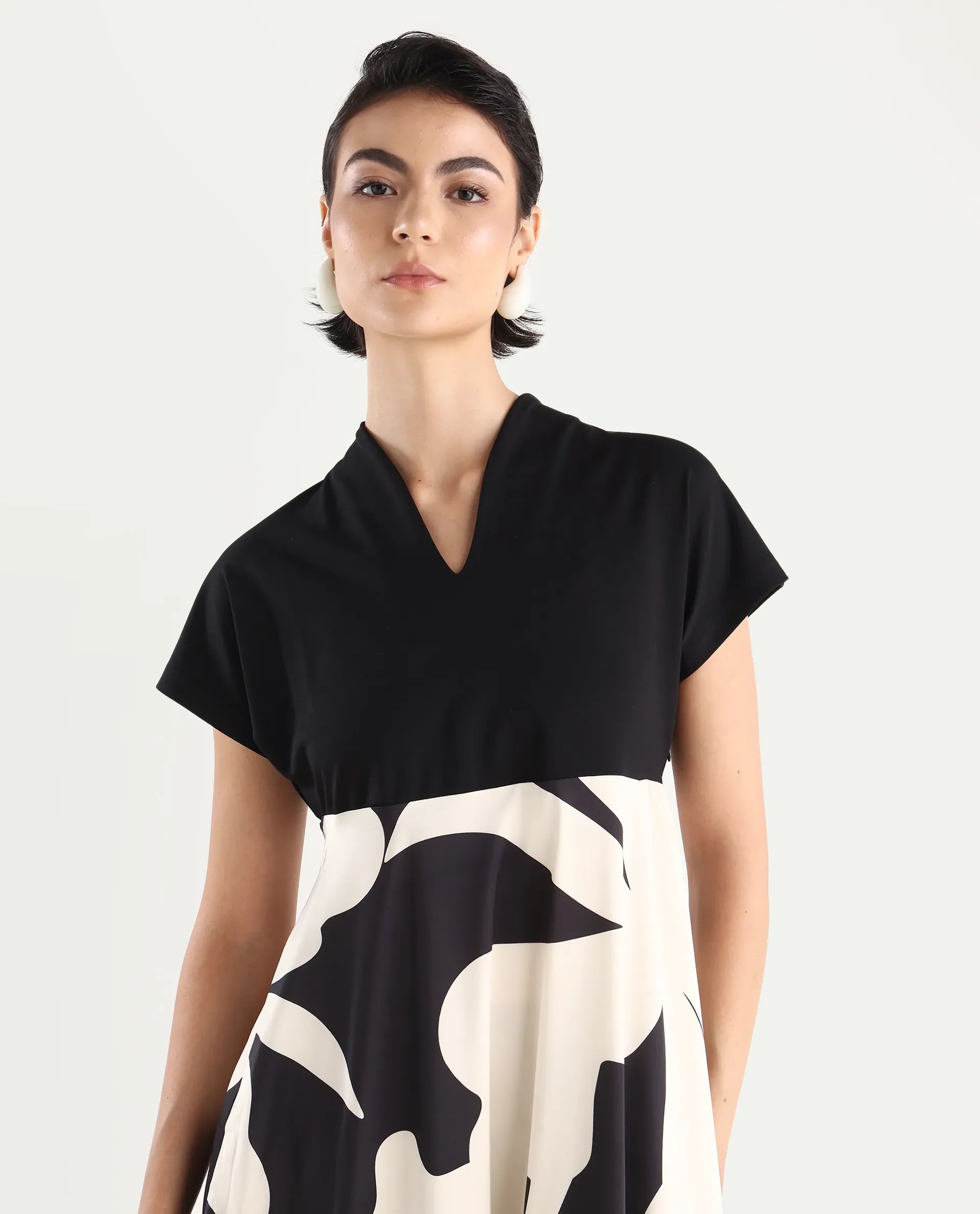 Rareism Women's Sopp White Polyester V-Neck Abstract Print Extended Sleeves Midi Fit And Flare Dress