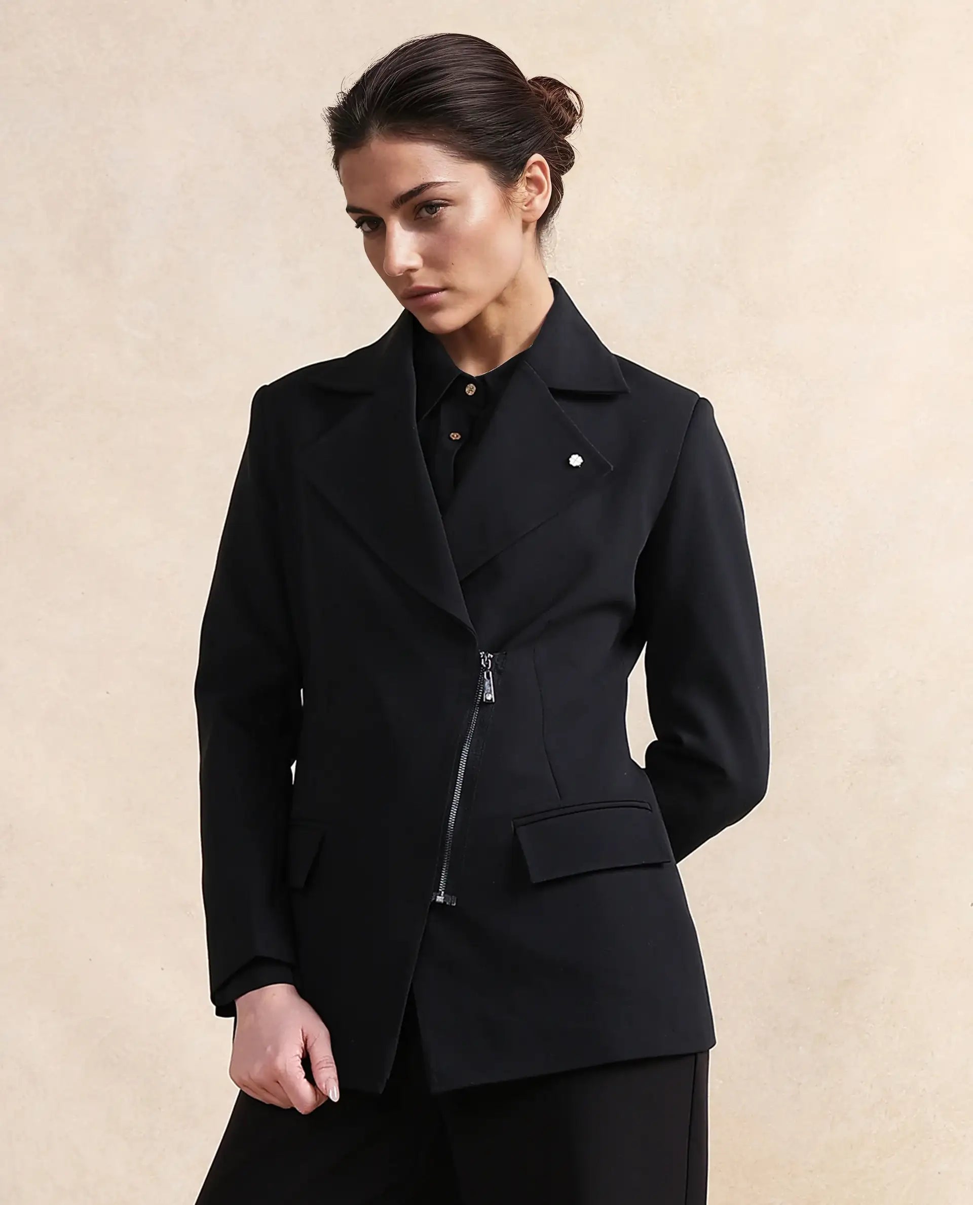 Rareism Women's Versto Black Lapel Neck Plain Regular Fit Jacket