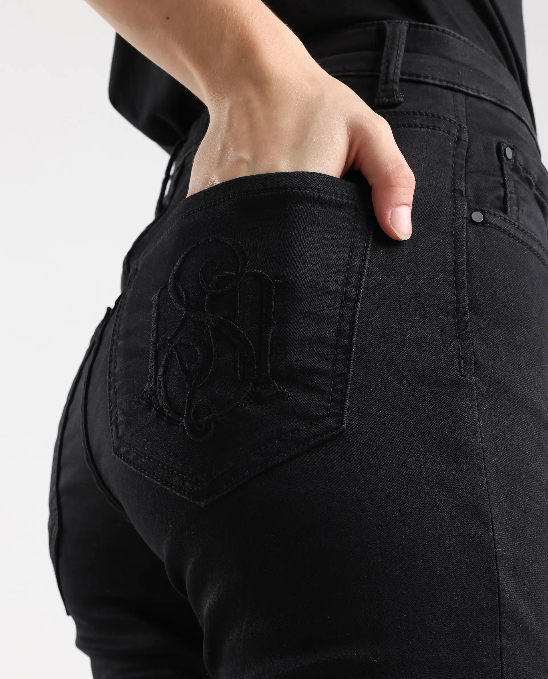 Rareism Women's Denzo Black Cotton Blend Skinny Plain Jeans