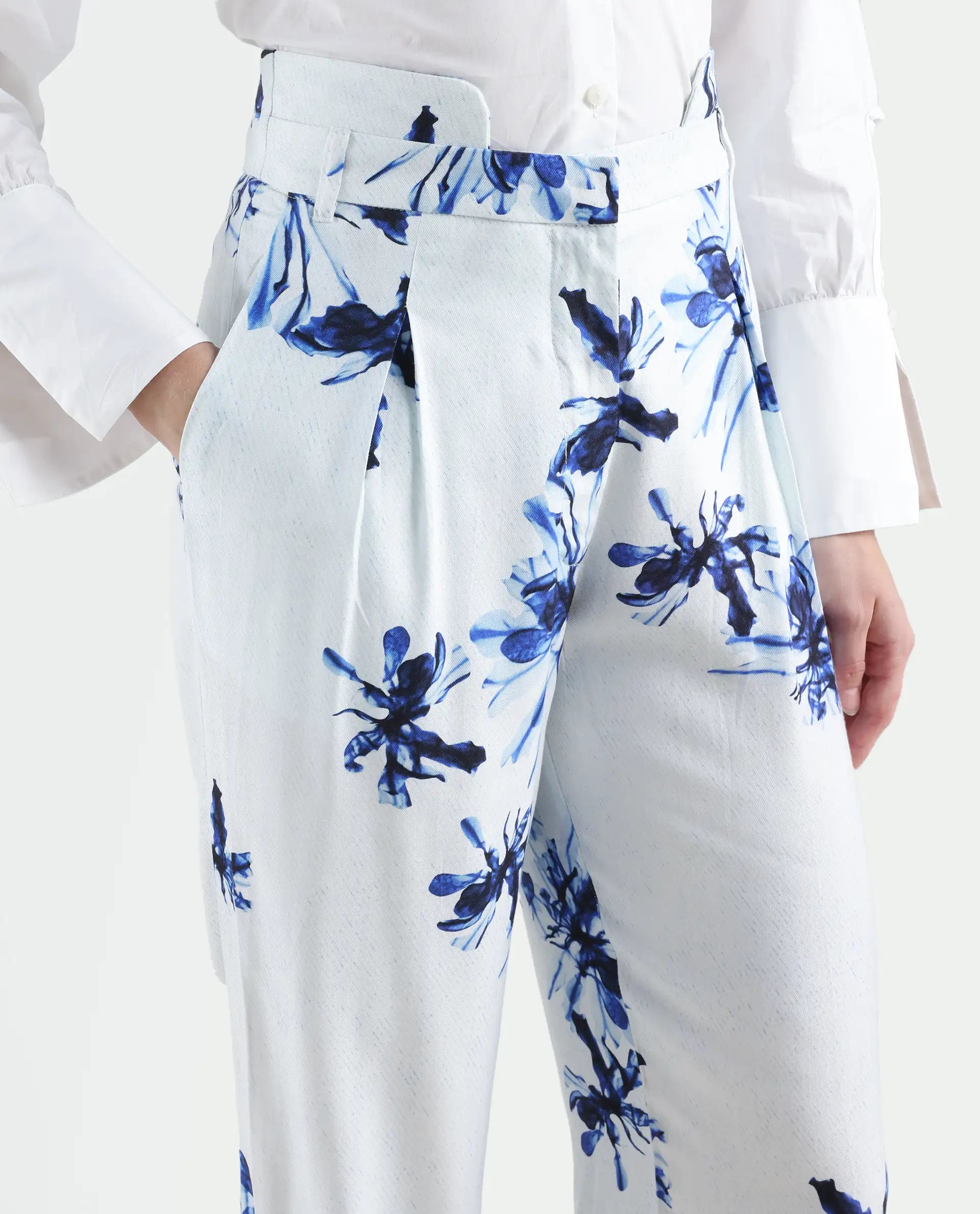 Rareism Women's Irish White Viscose Floral Print Ankle Length Regular Fit Trouser