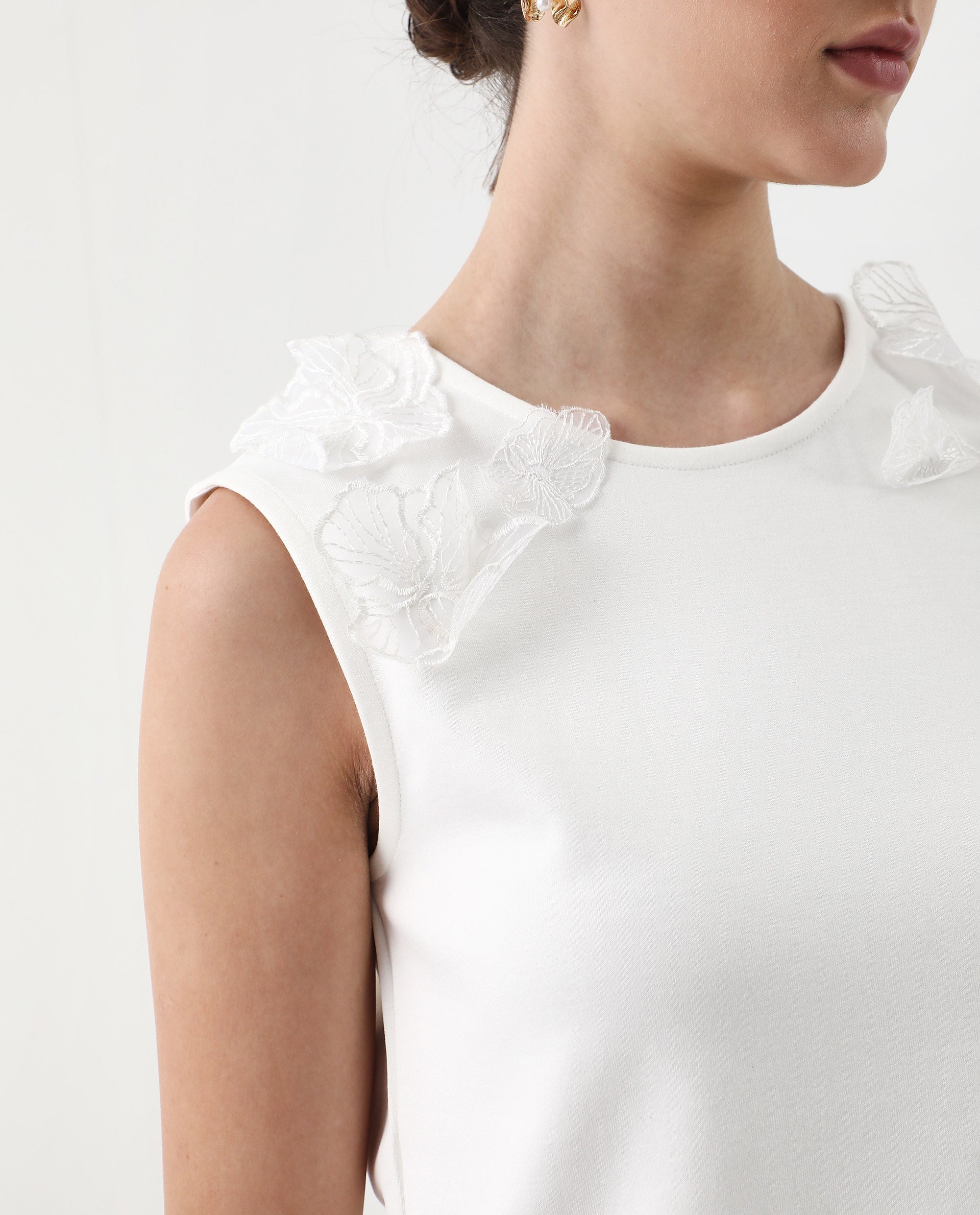 Rareism Women's Janbed Off White Cotton Round Neck Plain Sleeveless Regular Fit T-Shirt