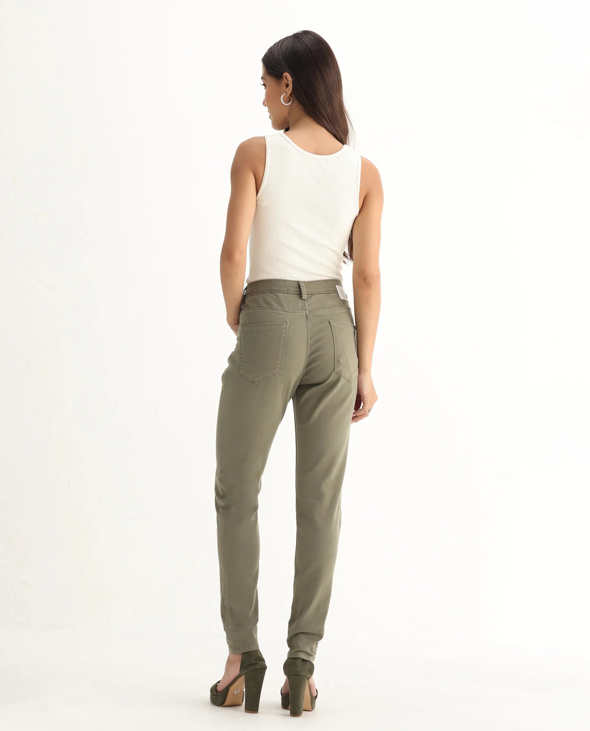 Rareism Women's Kocho Green Cotton Blend Plain Ankle Length Slim Fit Jeans
