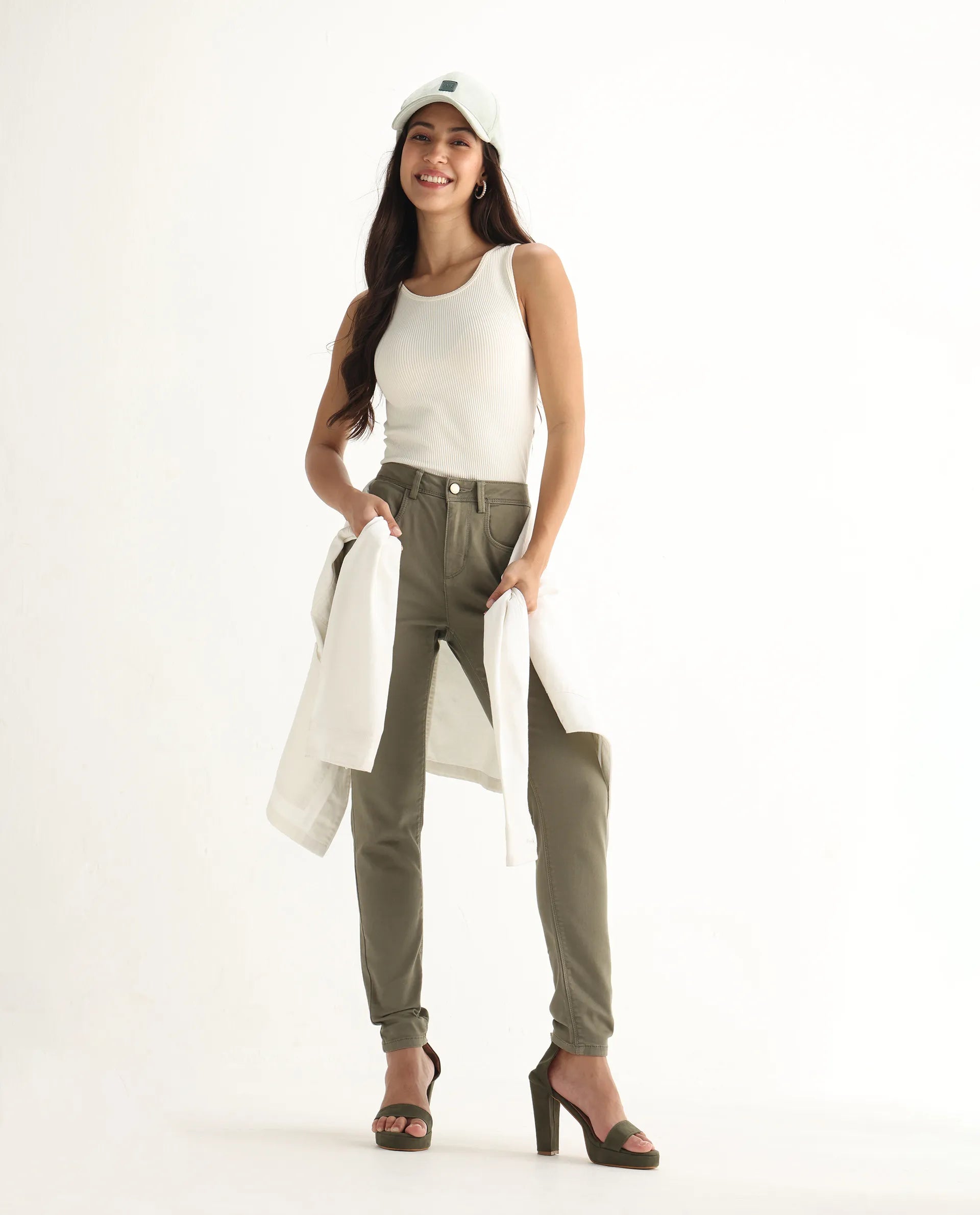Rareism Women's Kocho Green Cotton Blend Plain Ankle Length Slim Fit Jeans