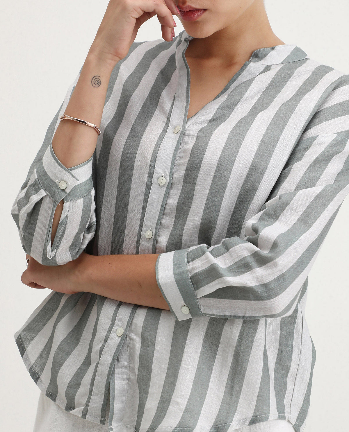 Rareism Women's Kyuzo Off White Linen Spread Collar Striped Cuffed Sleeve Regular Fit Shirt