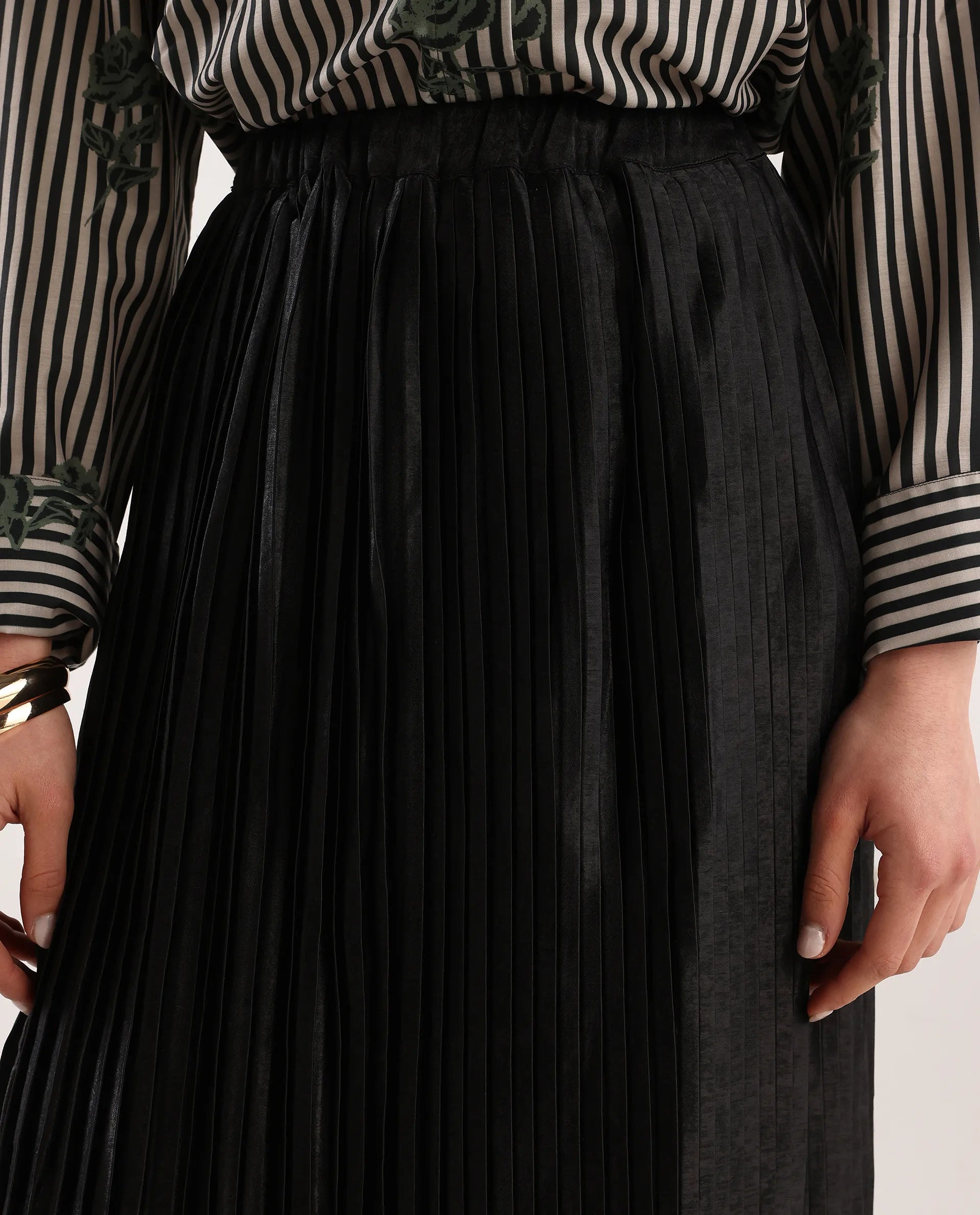 Rareism Women's Rochrille Black Polyester Blend Plain Midi Flared Skirt