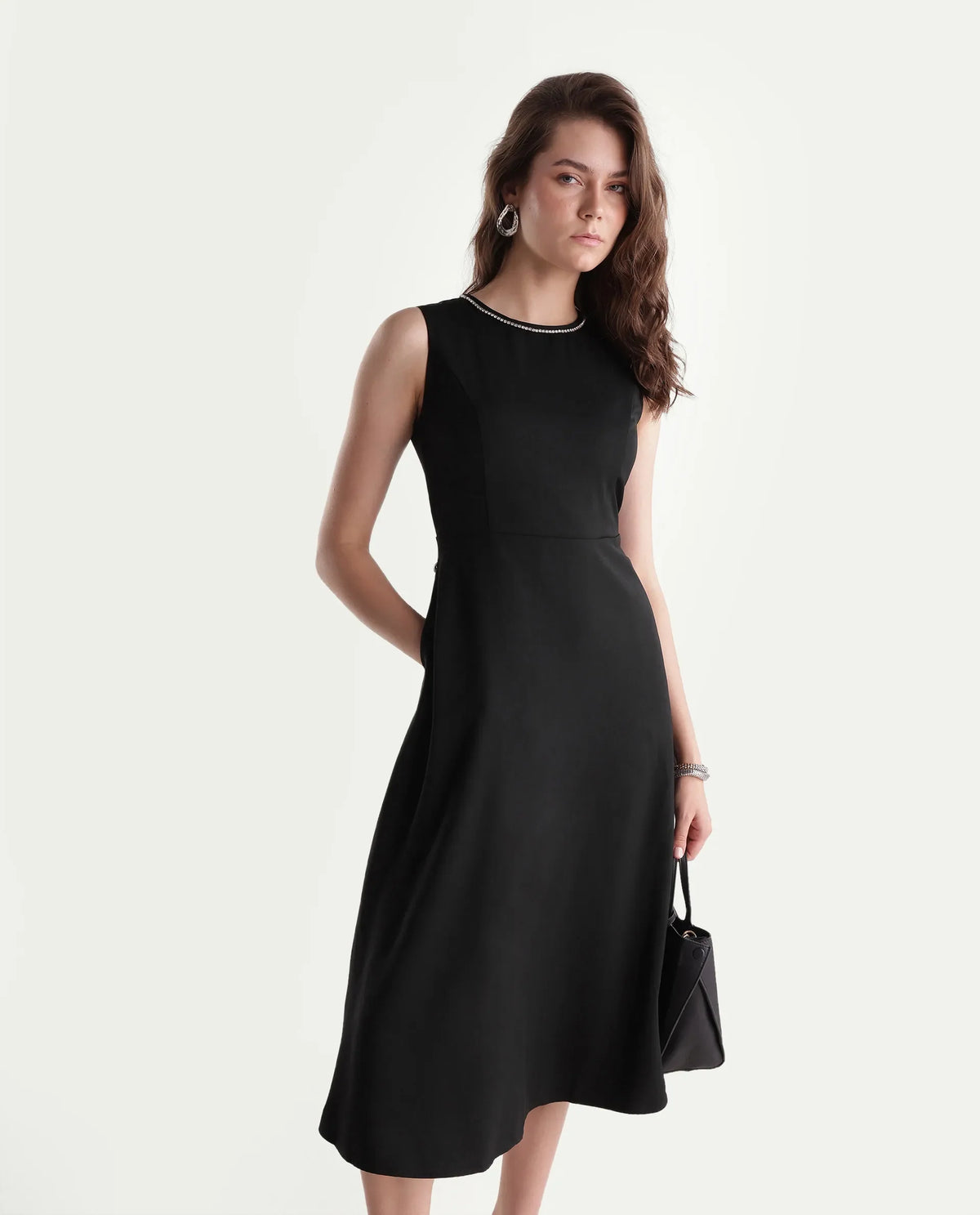 Rareism Women's Xenno Black Polyester Crew Neck Sheath Plain Dress
