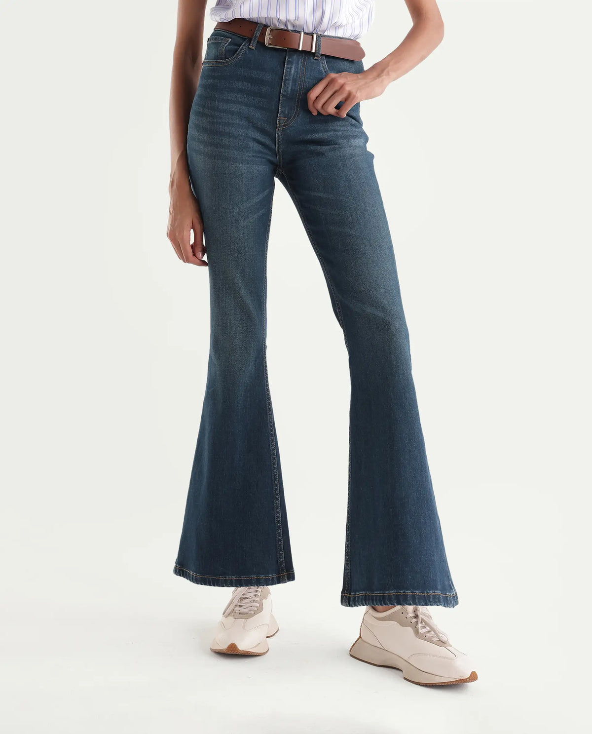 Rareism Women's Bute-4 Blue Cotton Blend Shank And Zipper Bootcut Plain Jeans