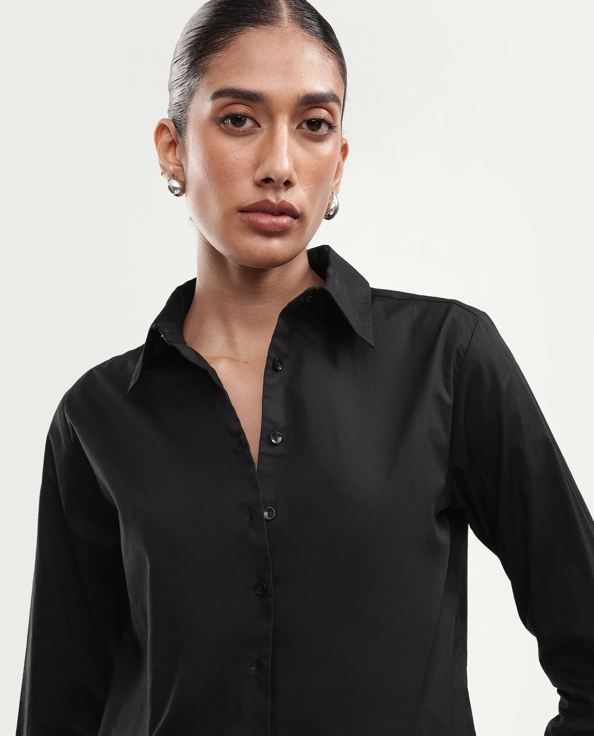Rareism Women Onwrop Primary Black Cotton Blend Spread Collar Plain Regular Shirt